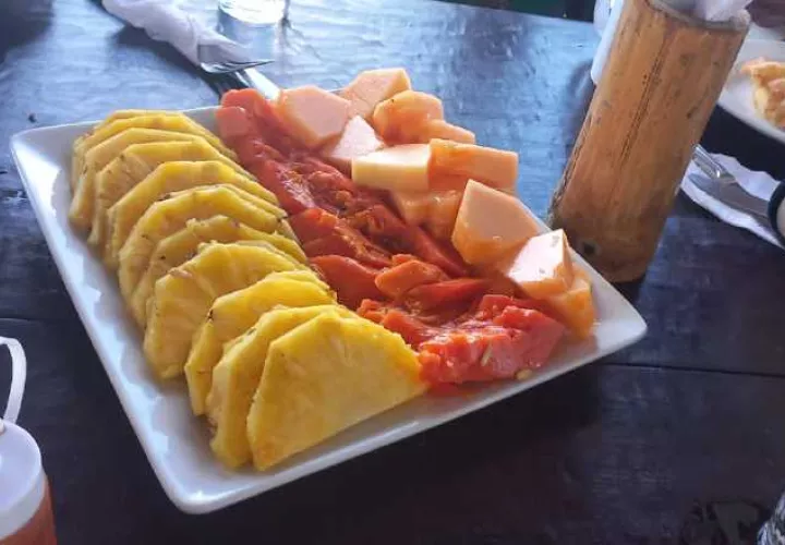 Se recomienda a la población mejorar sus hábitos alimenticios.  Archivo