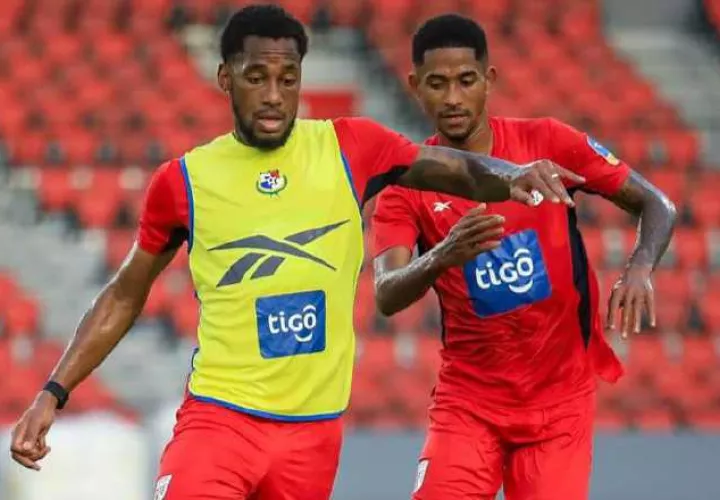 Michael Amir Murillo (cent.) en los entrenamientos Foto: Fepafut