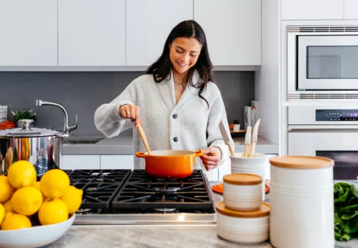 La comida  se debe preparar en una ambiente  higienizado. EFE