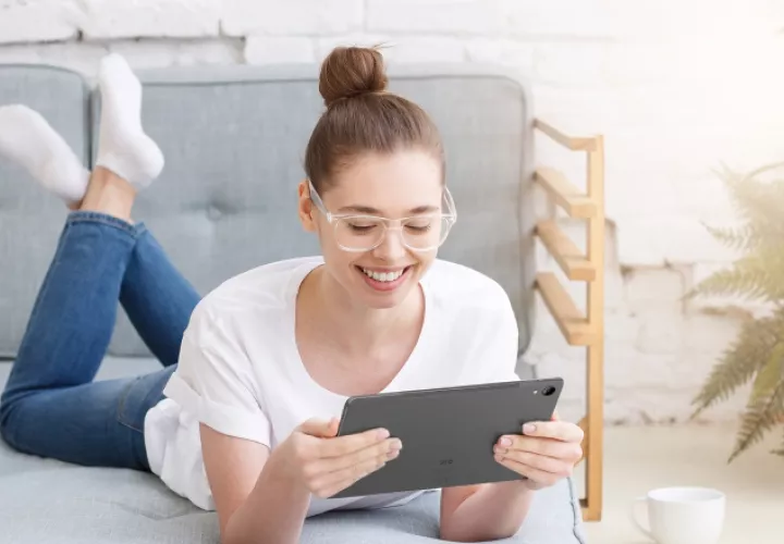 Quienes experimentan el FOMO no pueden mantenerse alejados de la vida 'on line' (en línea),
