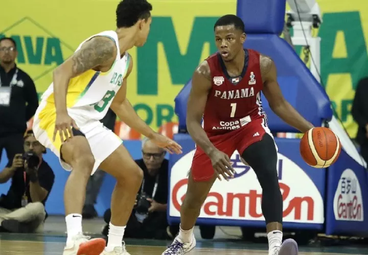 Iverson Molinar de Panamá en el juego contra Brasil. Foto: Fepaba