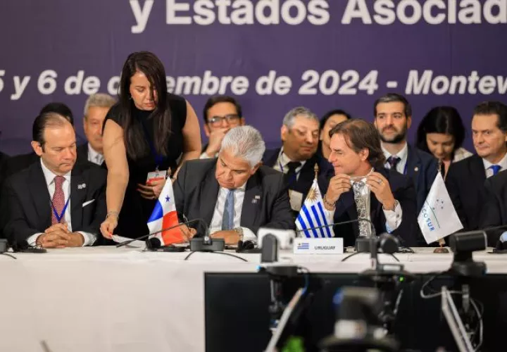 Mulino firmó la integración al Mercosur en Montevideo, Uruguay. Cortesía
