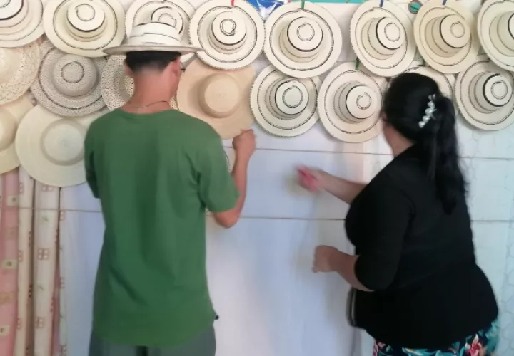 Entre las artesanías más destacadas que se exhiben en la feria, el sombrero ocueño ocupa un lugar especial. oto: Thays Domínguez.