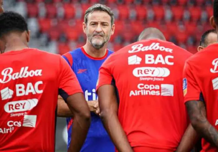 El técnico Thomas Christiansen convocó a 22 jugadores para enfrentar a Universitarios de Deportes. Foto: FPF