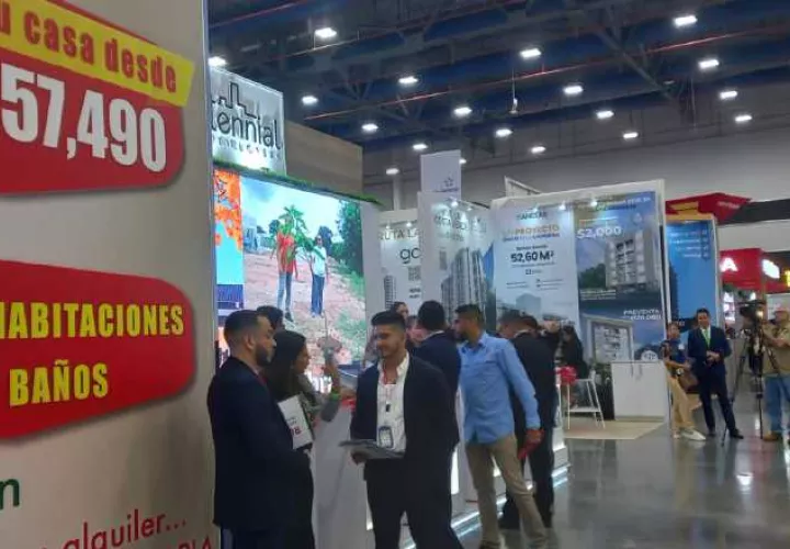 En la Expo Inmobiliaria de Acobir se observaron residencias con costo inferior a los 60 mil dólares y letras bajas para los clientes. Francisco Paz