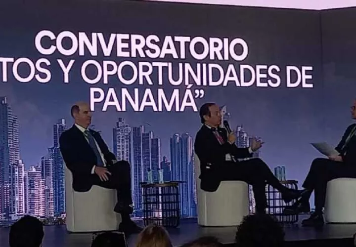 Felipe Chapman y Javier Martínez-Acha en un conversatorio sobre las oportunidades de Panamá.  Francisco Paz