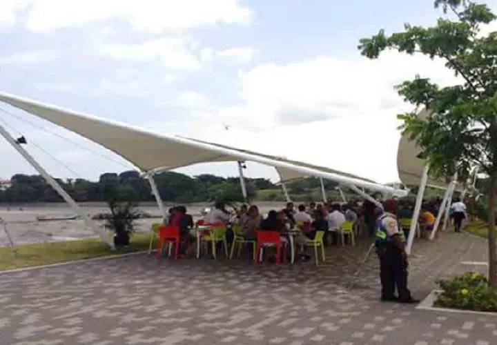 Desarrollo comercial en la zona tras su apertura en el año 2015.  Cortesía