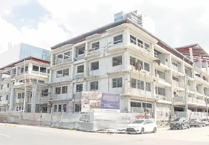 »Escuela República de Venezuela y el Instituto  Bolívar están  en construcción. Cortesía