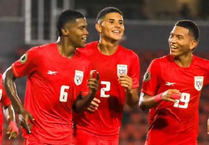 Panamá Sub-17 busca su clasificación al mundial de Catar 2025, en su partido contra República Dominicana. Foto: EFE