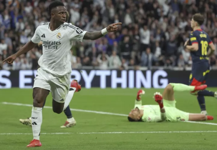 El delantero brasileño Vinicius Junior festeja el segundo gol del Real Madrid. Foto: EFE