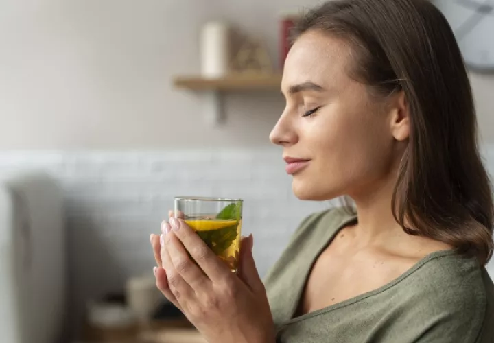 Infusiones de plantas, aliadas de la relajación. Foto: EFE
