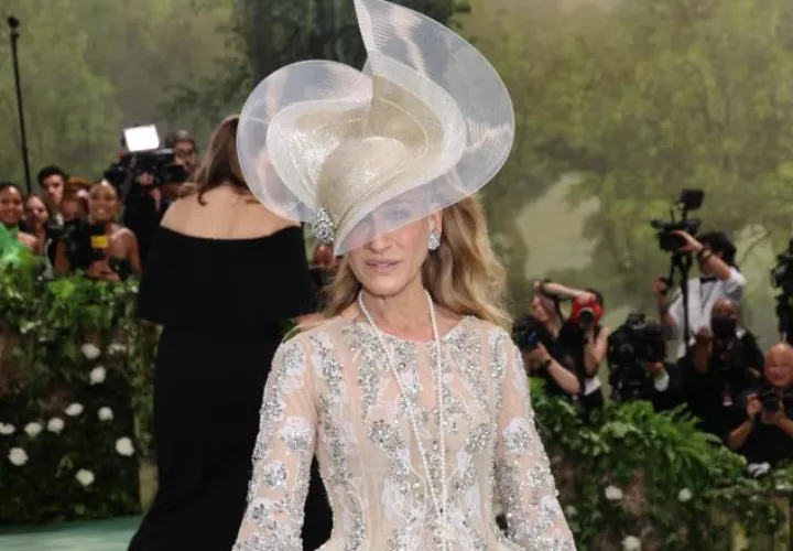 Sarah Jessica Parker posa en la Met Gala de 2024.  Foto: EFE