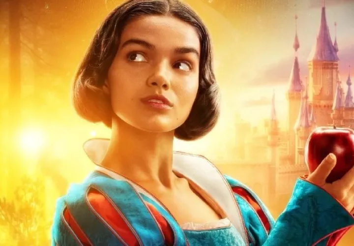 La actriz Rachel Zegler interpreta a Blancanieves.