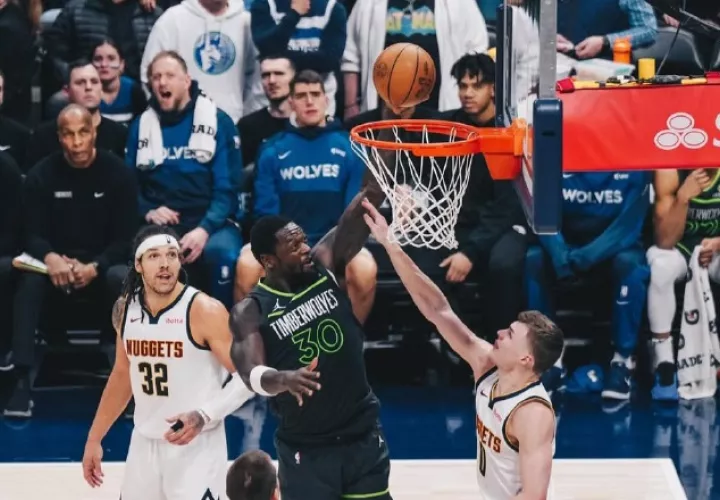 Minnesota Timberwolves  en su partido contra los Denver Nuggets. Foto: @timberwolves