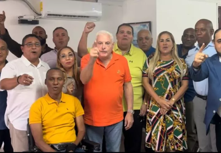 Ricardo Martinelli con algunos miembros de la Bancada del partido Realizando Metas.