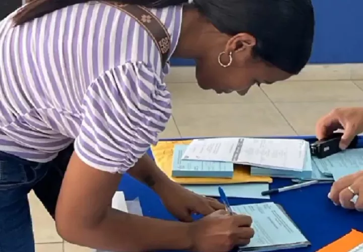 Recientemente, se aprobó en la Comisión de Presupuesto un crédito de $55 millones para cubrir los pagos atrasados de becas. Cortesía