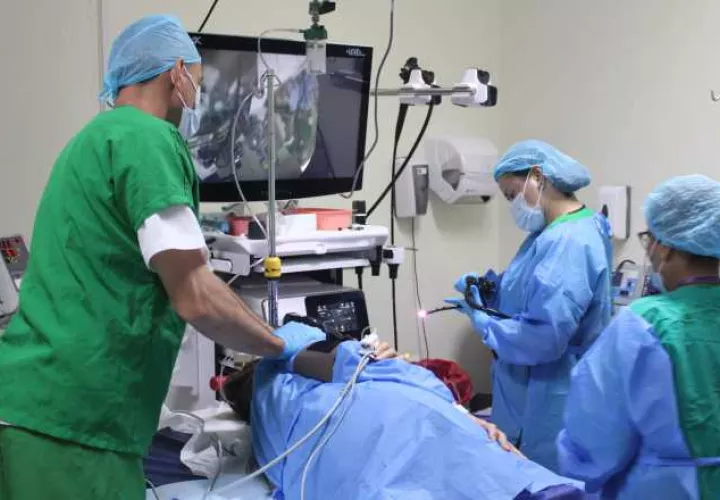El programa de cirugías extraordinarias involucra el uso de 50 quirófanos de los hospitales que tiene la CSS a nivel nacional.  Cortesía