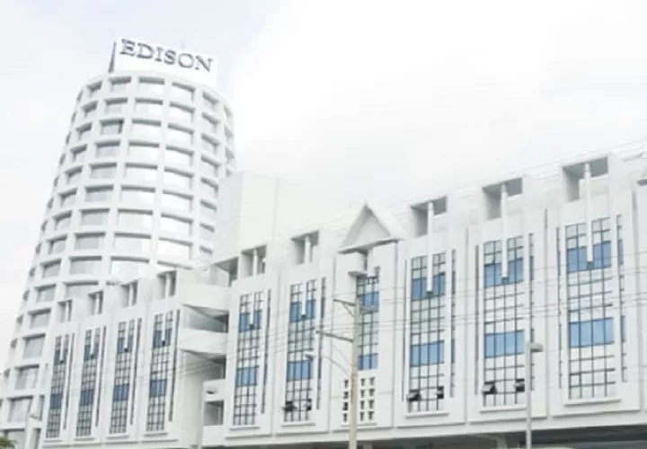 En esta plaza comercial se ubican cuatro ministerios y dependencias de la Administración de Justicia.  Archivo