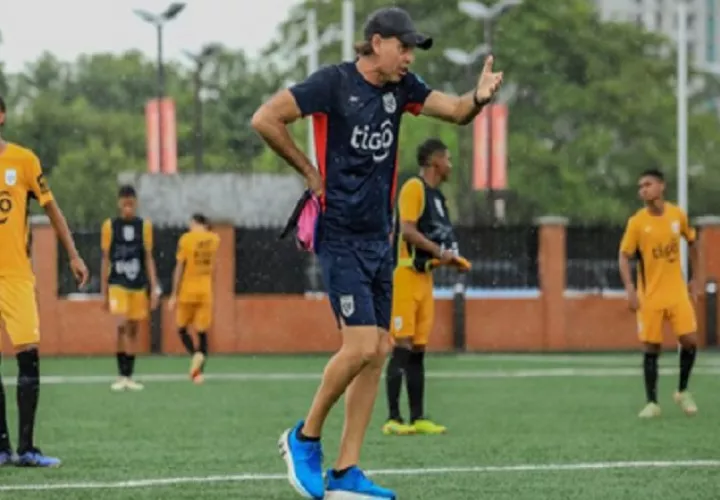 Leonardo Pipino, técnico de la Sub-15 Foto: FPF