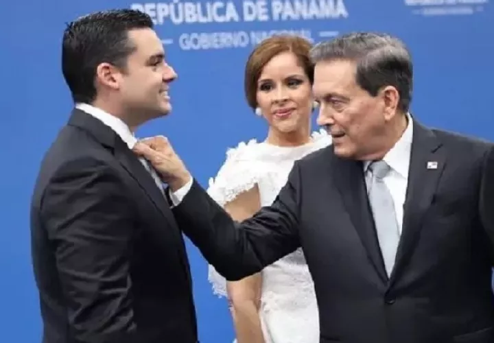 José Gabriel Carrizo junto al expresidente Laurentino Cortizo.  Archivo