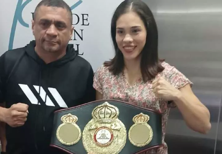 Nataly Delgado, campeona mundial y su entrenador Julio César Archibold.  Foto: Jaime Chávez