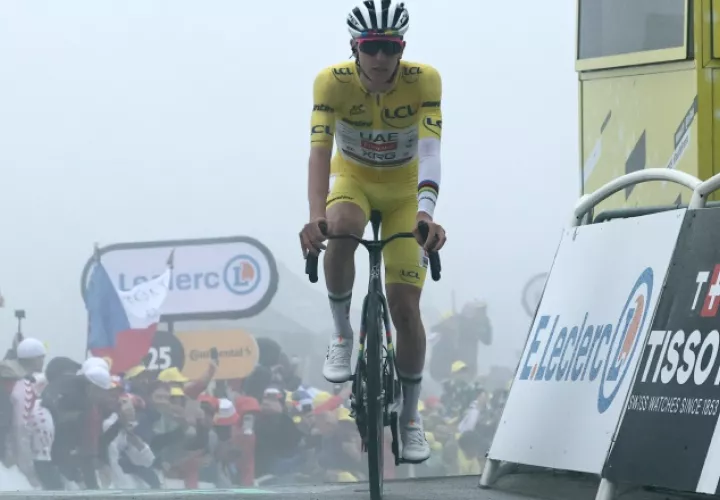 El pedalista esloveno, Tadej Pogacar, es líder del Tour de Francia. Foto: EFE