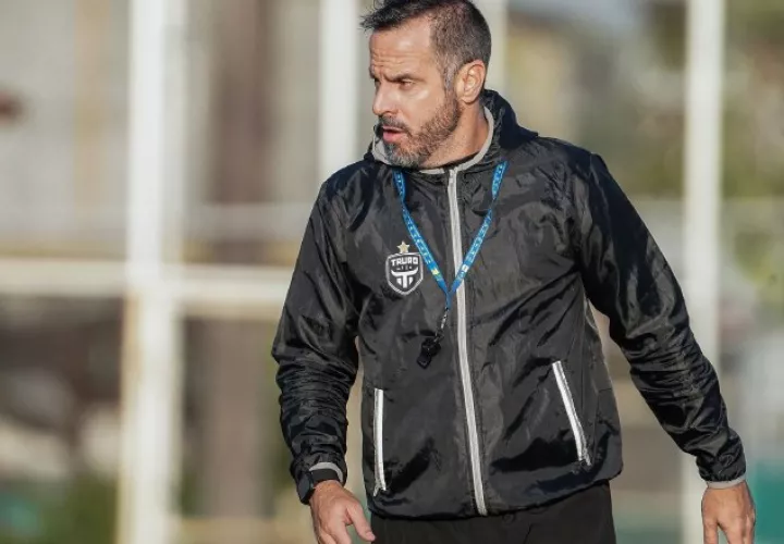 Enrique 'Kike' García, técnico del Tauro. Foto: Archivo