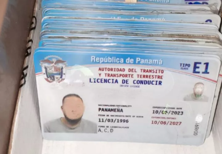 La Autoridad del Tránsito y Transporte Terrestre dio autorización para que se utilice la licencia de conducir digital a través de celulares. Archivo