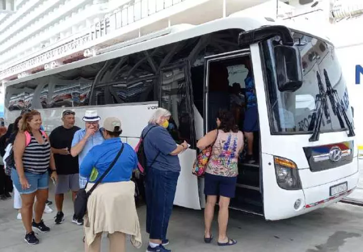 Los turistas y panameños residentes en el exterior cubiertos por el seguro son los que ingresen por los principales aeropuertos del país. Archivo