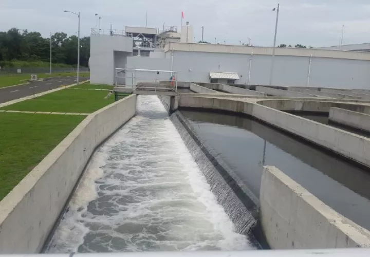 Planta de tratamiento del proyecto de Saneamiento de la Ciudad. Archivo