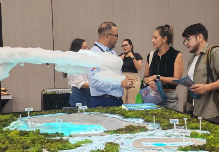Panameños muestran interés en conocer más  sobre el proyecto minero, durante Capac Expo Hábitat. Grupo Epasa