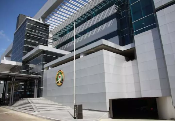 Los funcionarios serán trasladados a la sede central.  Cortesía