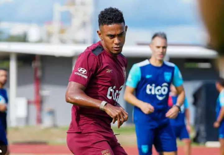 Édgar Yoel Bárcenas en los entrenamientos del seleccionado mayor. Foto: FPF