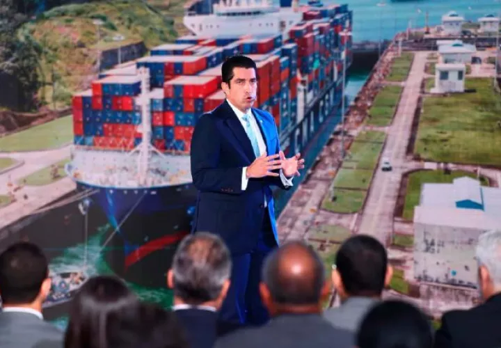 El ministro del Canal, José Ramón Icaza, detalla los proyectos de inversión.  Cortesía