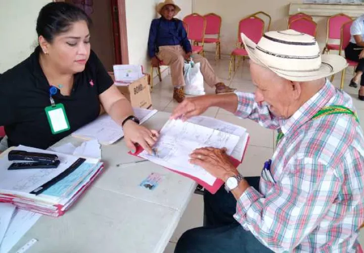 Los procedimientos manuales deberán desaparecer en Anati, una vez se consolide la digitalización de la información, que puede tomar unos 36 meses.  Cortesía