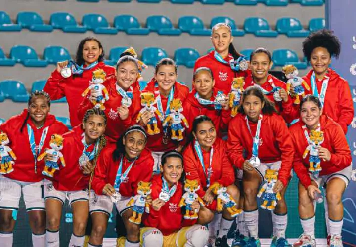 Panamá obtuvo la medalla de plata en futsal femenino. Foto: COP