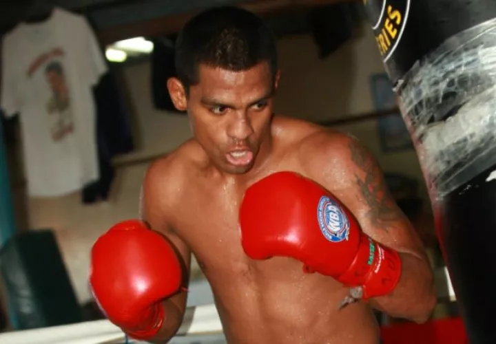 Ricardo 'El Científco' Núñez, se prepara para su pleito titular. Foto: Archivo
