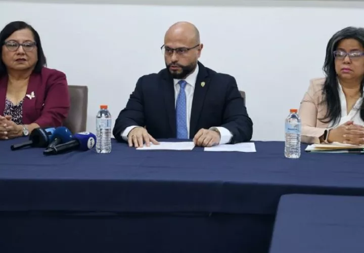 Hace un mes, autoridades del Tribunal Electoral actualizaron los casos de solicitudes de revocatoria.  Foto: Archivo