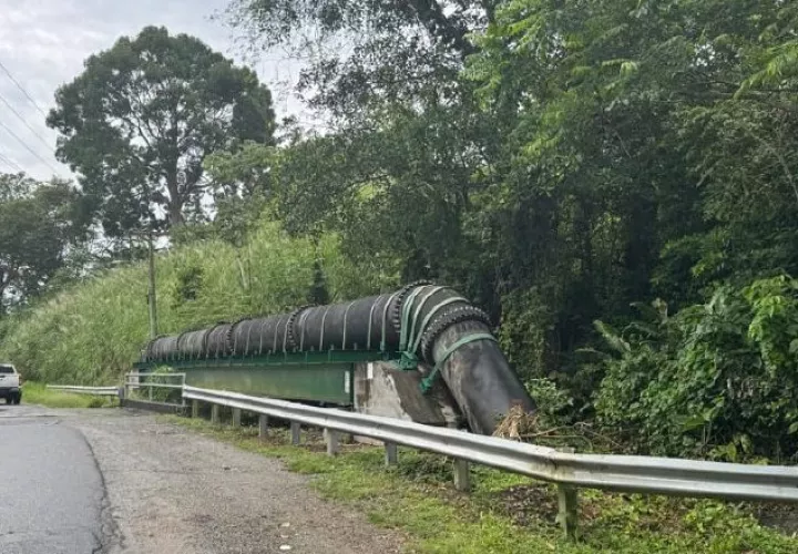 Tuberías del anillo, las cuales se ubican al lado de carreteras.  Archivo