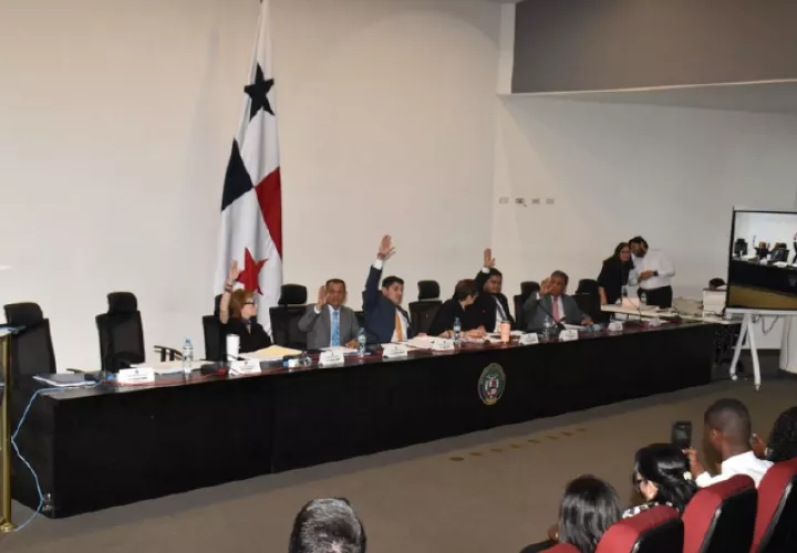 Votación en la Comisión de Educación.  Cortesía 