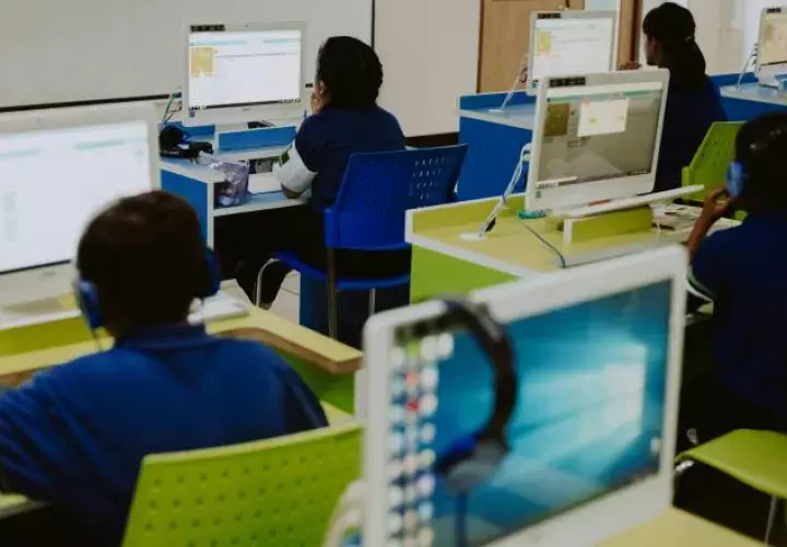 El interés de las autoridades educativas es que los estudiantes cuenten con sus computadoras en el año escolar que inicia en marzo. Foto ilustrativa