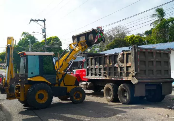 La Autoridad de Aseo se está encargando de la recolección de la basura en el distrito de San Miguelito desde el lunes. Cortesía