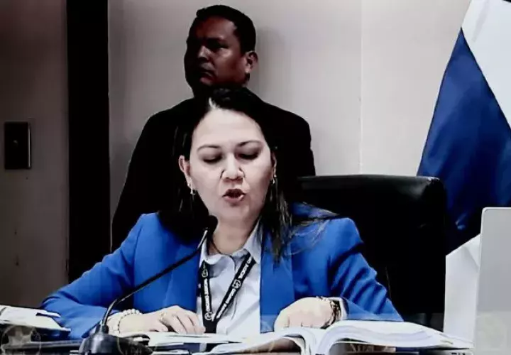 Solo tres días tuvo la defensa para revisar el volumen de nuevas pruebas que la Fiscalía presentó.   Foto: Archivo