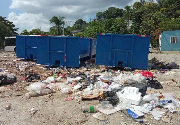 Se han colocado tanques de basura para evitar que se formen los pataconcitos. Archivo