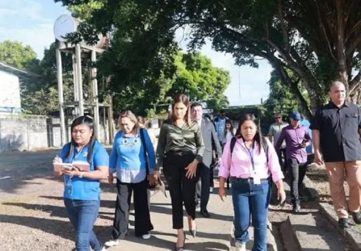 El pasado 5 de febrero, la diputada Alexandra  Brenes realizó la visita al albergue de Tocumen que ha generado este nuevo escándalo. Archivo
