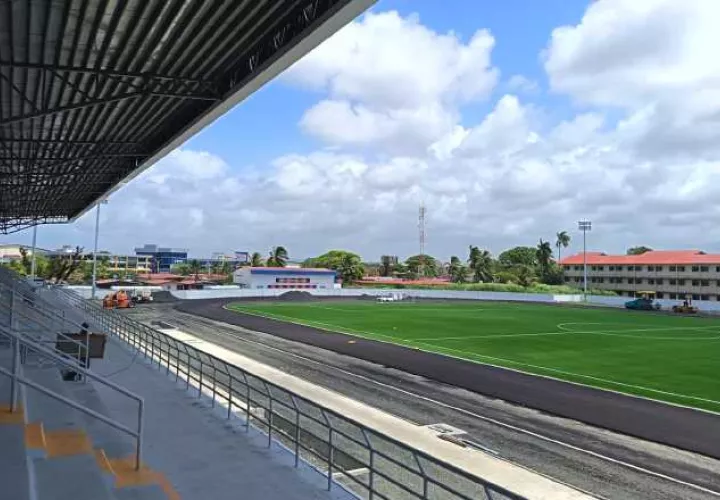 Gradas en el estadio Armando Dely. Foto:Diómedes Sánchez S.