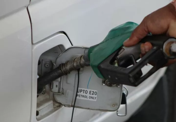 Los nuevos precios del combustible empiezan a regir hoy, viernes.  Pexels