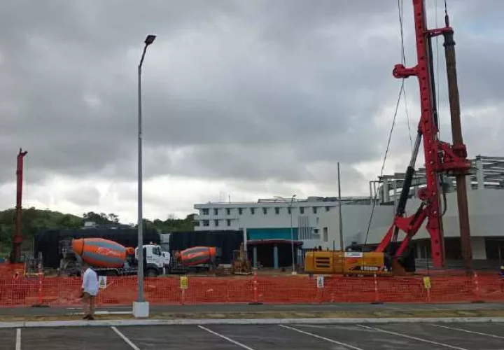 El Gobierno Nacional ejecuta proyectos de construcción públicos como el Instituto Oncológico en Ciudad de la Salud.  Archivo