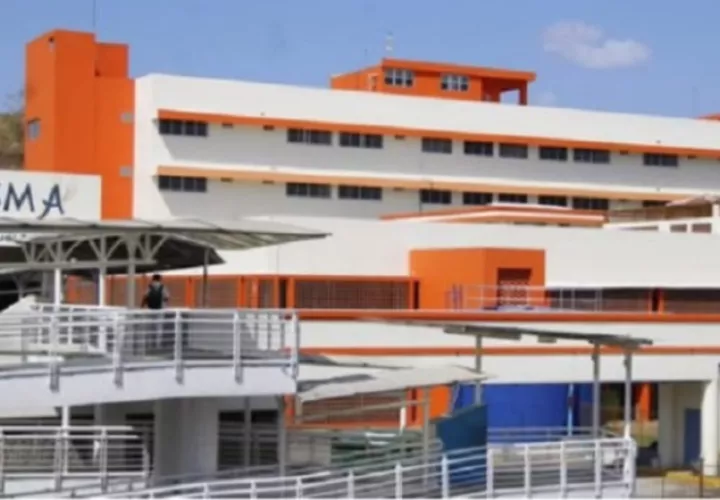 El hospital fue inaugurado en 1998, bajo un modelo diferente.  Internet