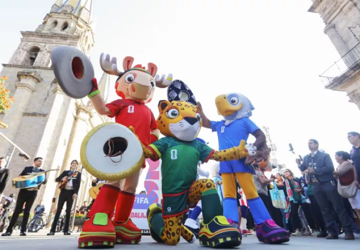 Las mascotas del Mundial 2026, Maple (un alce canadiense), Zayu (un jaguar mexicano) y Clutch (un águila estadounidense). Foto: EFE